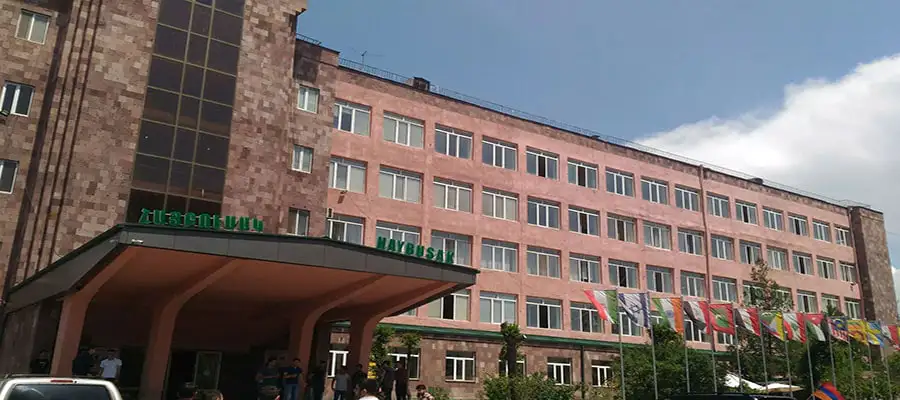 yerevan-haybusak-university
